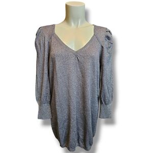 Attention super cute metallic top. L